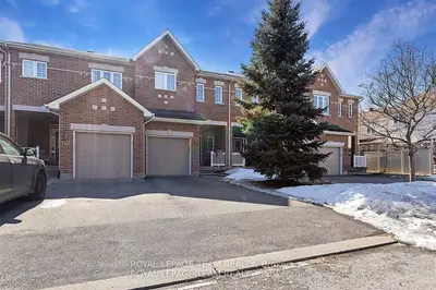 743 Bowercrest Crescent, Blossom Park - Airport And Area, On K1v 2m3