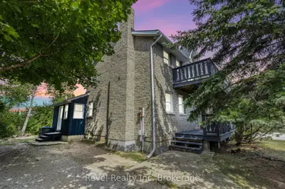 Detached in Blue Mountains