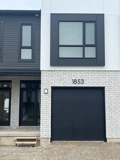 1853 Dalmagarry Road, London North, On N6g 0a6