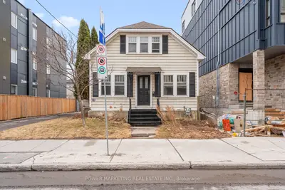 12 Mcarthur Avenue, Vanier And Kingsview Park, On K1l 6r2