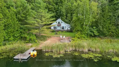 Detached in North Frontenac