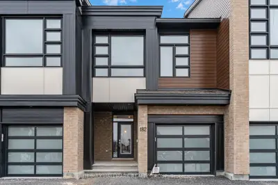 Att/Row/Townhouse in Blossom Park - Airport and Area