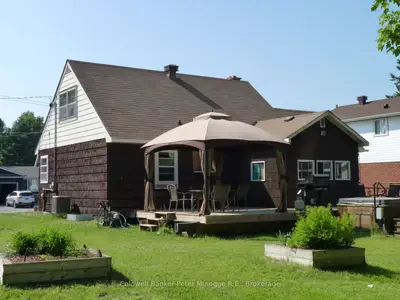 2452 Queensway Road, North Bay, On P1b 7z9