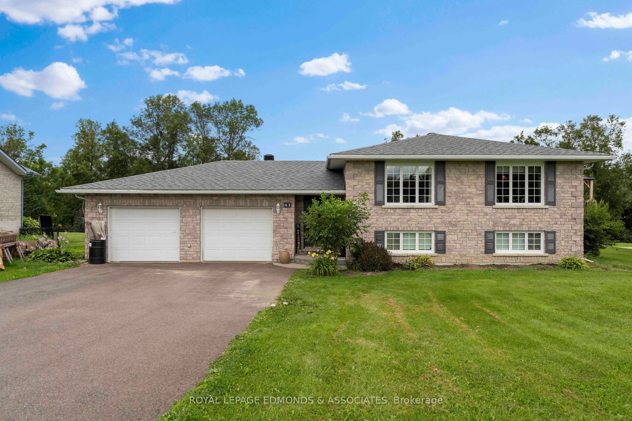Detached in Laurentian Valley