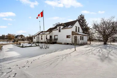 Detached in Port Colborne