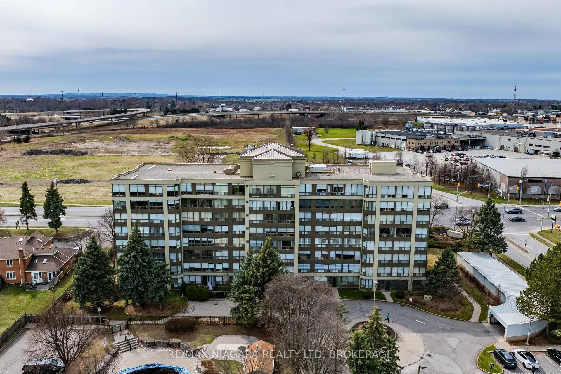 5100 DORCHESTER Road 702, Niagara Falls, ON L2E 7H4