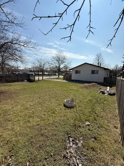 97 Renny Crescent, London South, On N6e 2c4