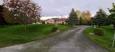 35 Bay Breeze Street, Prince Edward County, On K8n 0l4