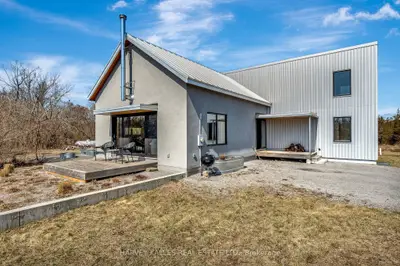 Detached in Prince Edward County