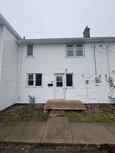 Att/Row/Townhouse in Prince Edward County