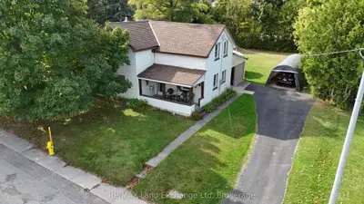 Detached in North Huron