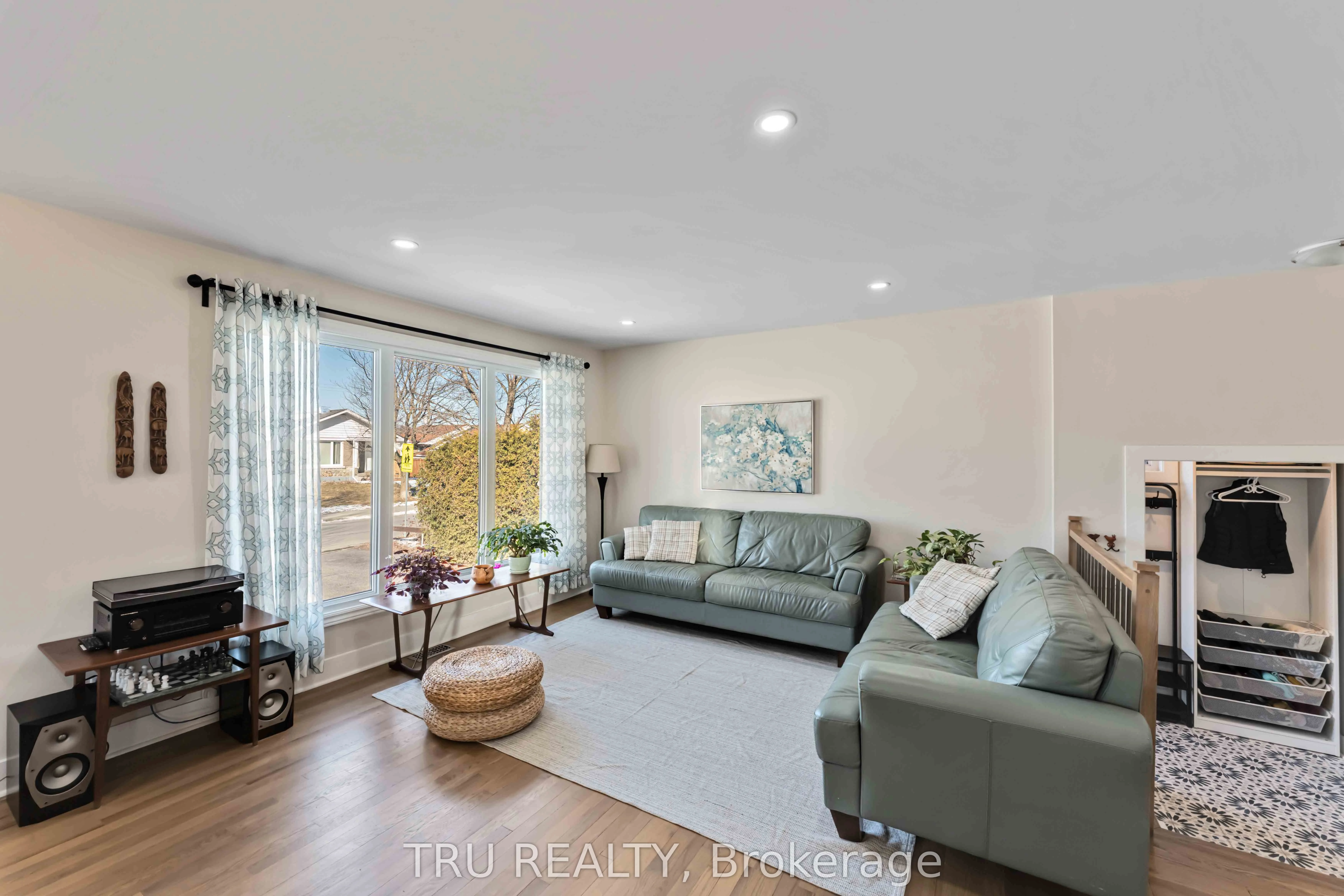 929 Fairlawn Avenue, Mckellar Heights - Glabar Park And Area, On K2a 3s6