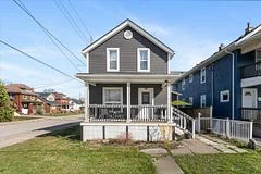 Detached in Niagara Falls