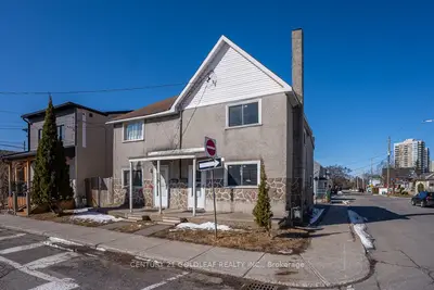 176 Durocher Street, Vanier And Kingsview Park, On K1l 7s3