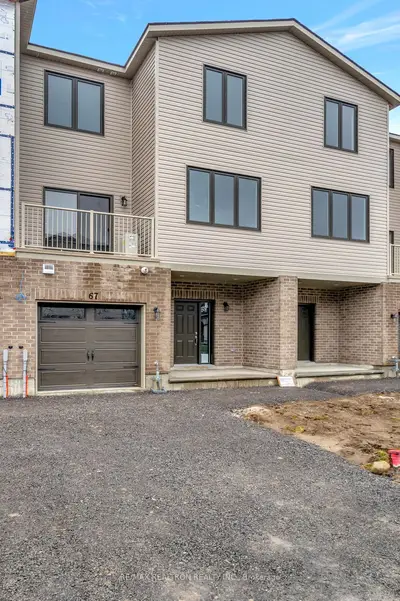 Att/Row/Townhouse in Prince Edward County