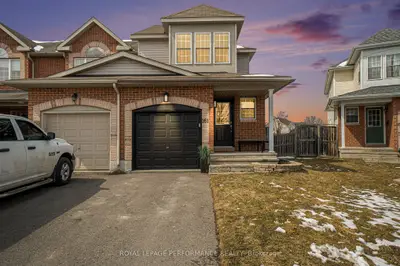 Att/Row/Townhouse in Orleans - Cumberland and Area