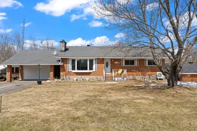 Detached in Laurentian Valley