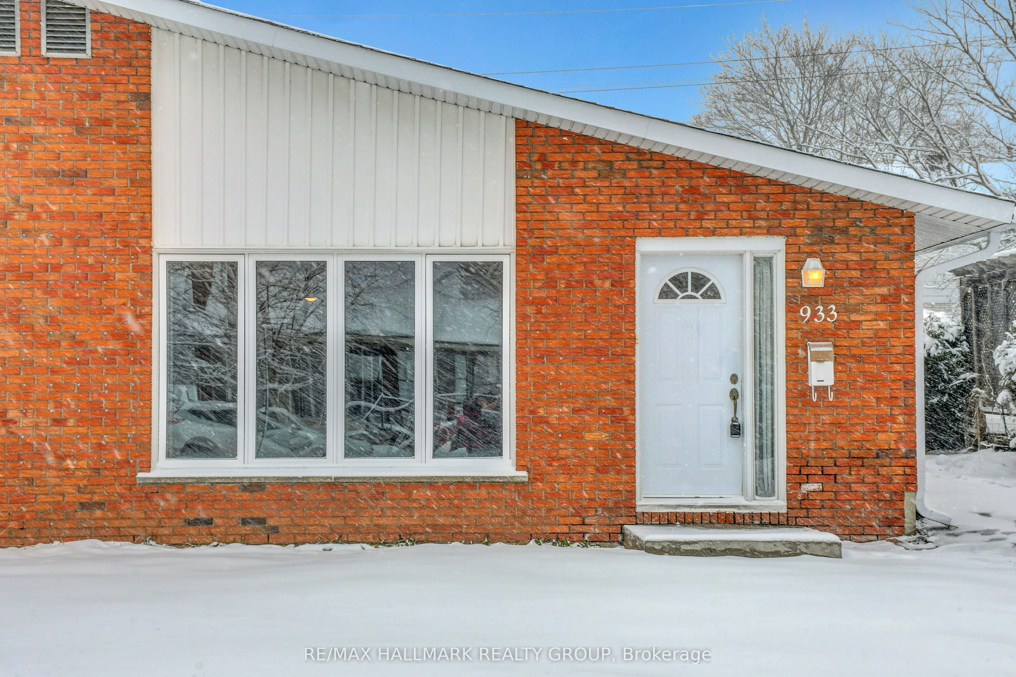 Semi-Detached in Overbrook - Castleheights and Area