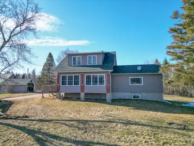 Detached in Powassan
