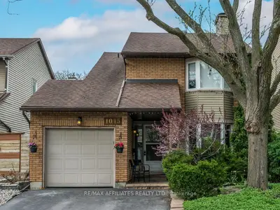 Detached in Britannia Heights - Queensway Terrace N and Area