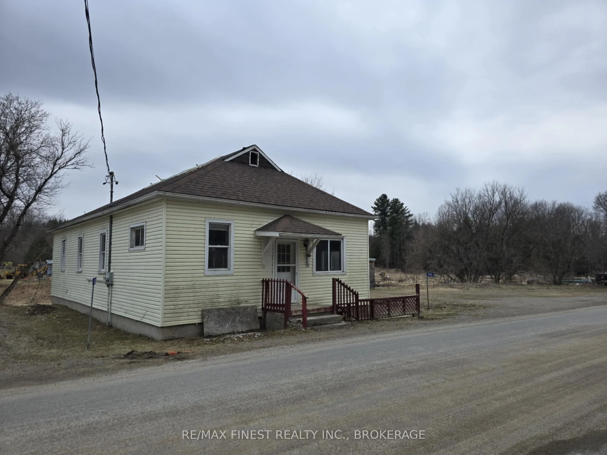 Detached in Frontenac