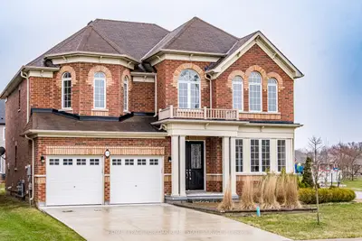 Detached in Niagara Falls