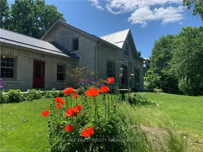 Detached in Frontenac