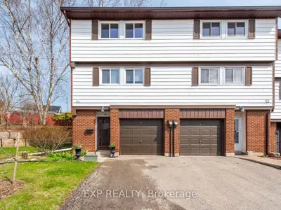 Condo Townhouse in Hamilton