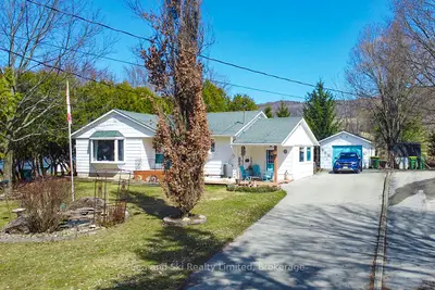 Detached in Grey Highlands