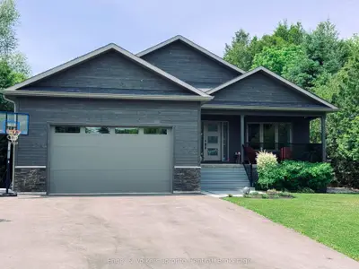 Detached in Blue Mountains