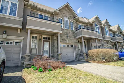Condo Townhouse in Hamilton
