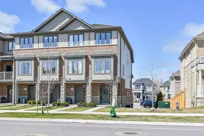 Condo Townhouse in Hamilton