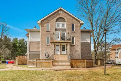 Condo Townhouse in Bells Corners and South to Fallowfield
