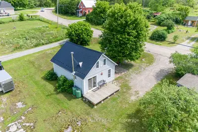 Detached in Bonnechere Valley