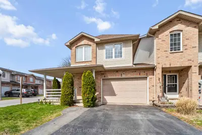 Att/Row/Townhouse in Hamilton