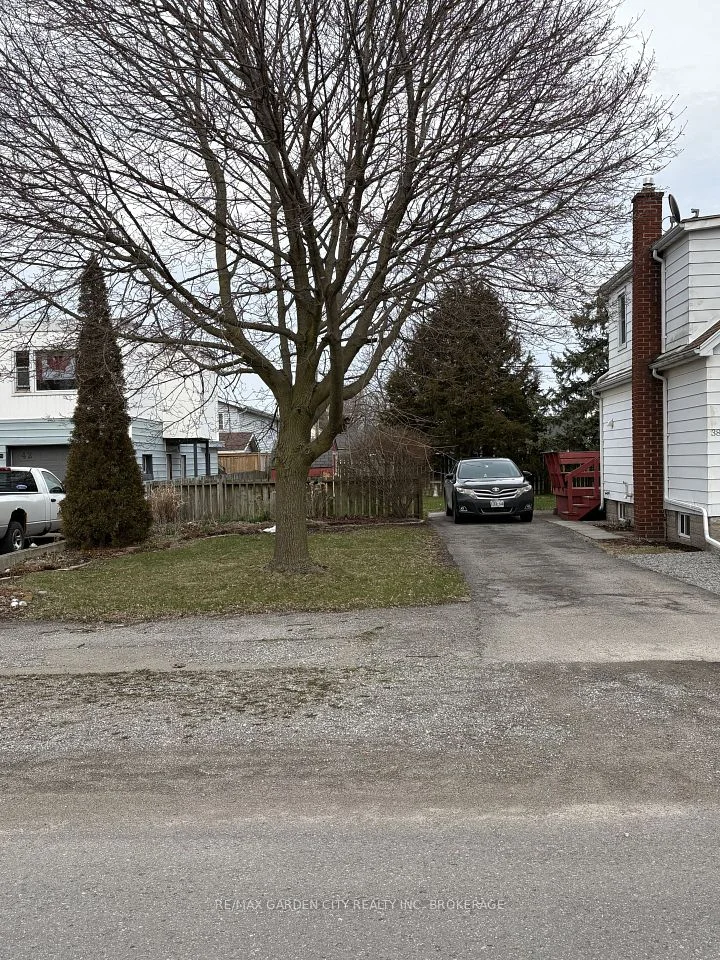 40 Oakwood Street, Port Colborne, ON L3K 5E9