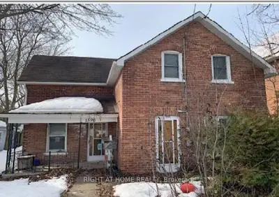 Detached in Owen Sound
