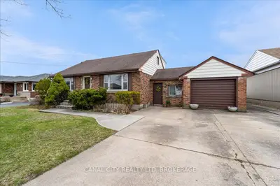 Detached in Thorold