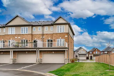 Att/Row/Townhouse in Hamilton