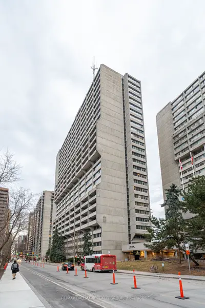 500 Laurier Avenue W 2205, Ottawa Centre, On K1r 5e1