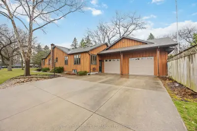 Detached in Sarnia