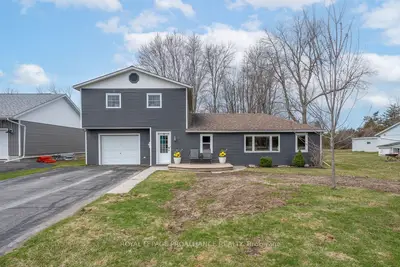 Detached in Prince Edward County