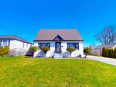 Detached in Niagara Falls