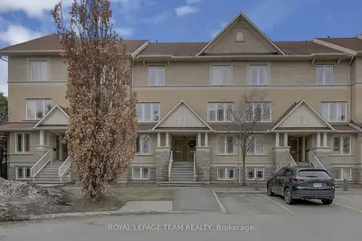 Condo Townhouse in South of Baseline to Knoxdale
