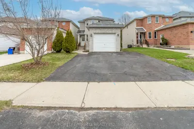 Detached in Woodstock