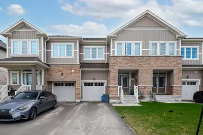 Att/Row/Townhouse in Shelburne
