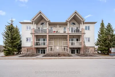 Condo Apartment in Stittsville - Munster - Richmond