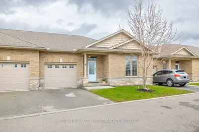 Condo Townhouse in Haldimand