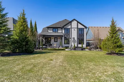 Detached in Blue Mountains