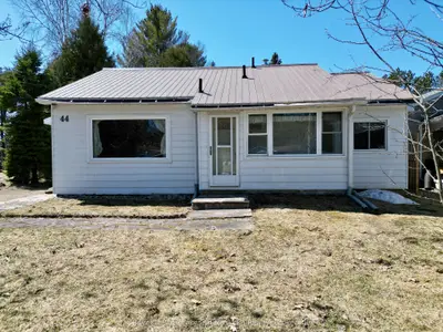 44 Gouldie Street, Huntsville, On P1h 2p4